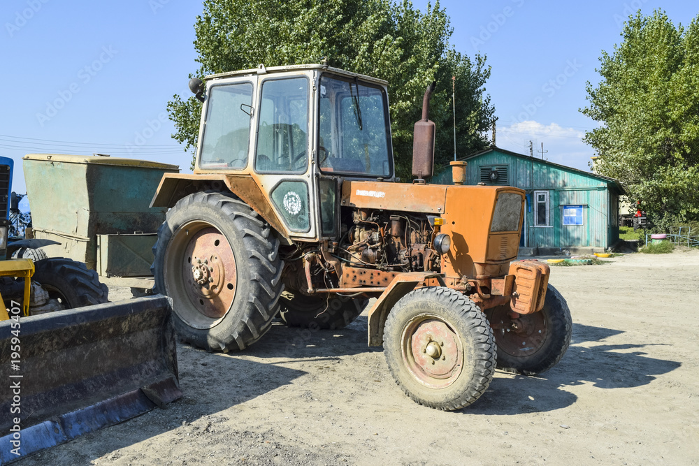 Tractor. Agricultural machinery.