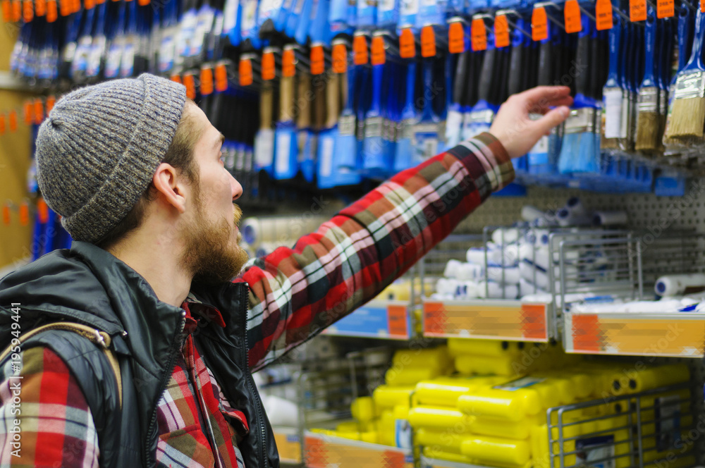 Fototapeta premium Man in a hardware store