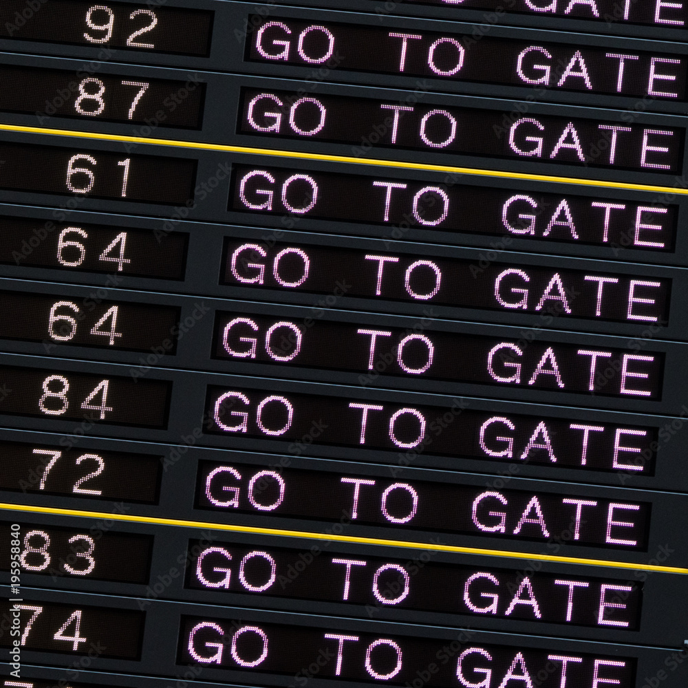 Obraz premium Airport departure board with go to gate sign.