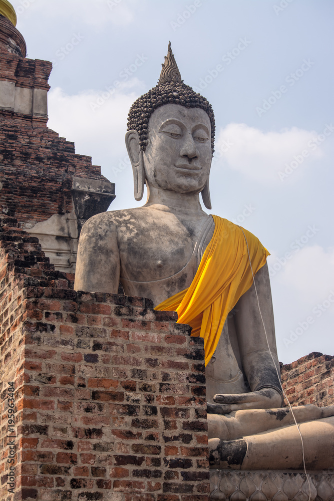 Fototapeta premium Wat Yai Chai Mongkol the most important historical temple that one of the most popular temples in Ayutthaya. The outstanding architecture pagoda. The surrounding area has a beautiful garden.