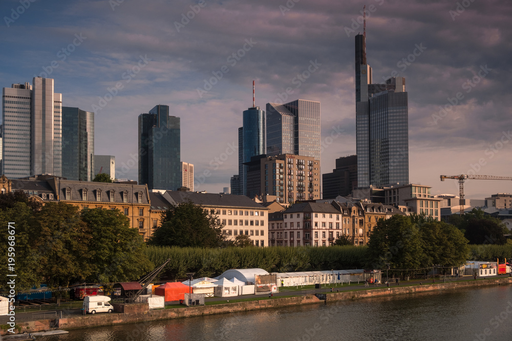 Frankfurt skyline from Holbeinsteg bridge
