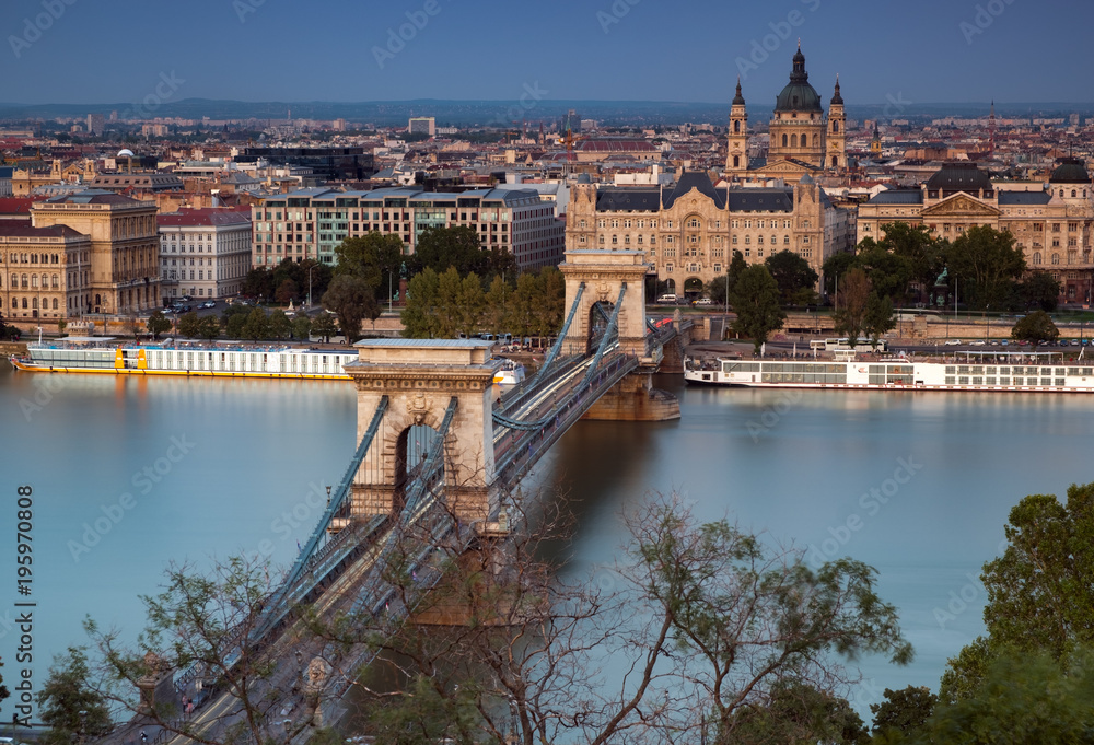 Fototapeta premium Chain Bridge seen from Buda Castle