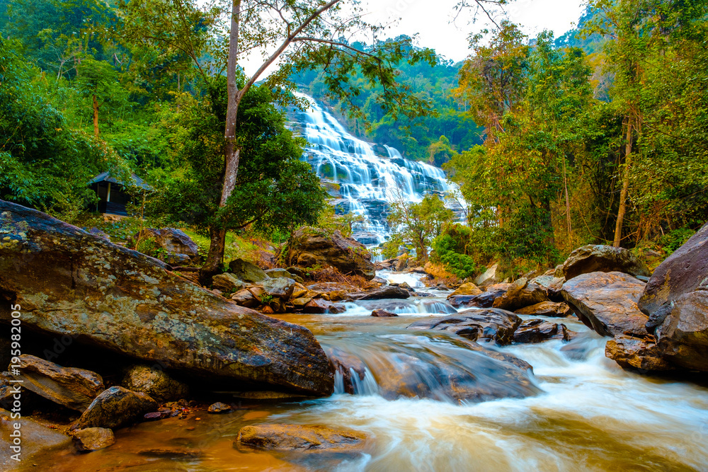 Obraz premium Water fall scenery wildlife at Doi Inthanon, Chiang Mai Province, Thailand