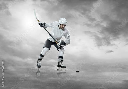 Fototapeta Naklejka Na Ścianę i Meble -  Ice hockey player on the ice, outdoors