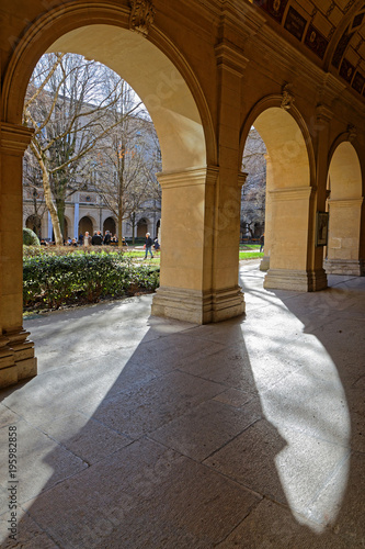 Arches du jardin du Musée des Beaux-arts de Lyon