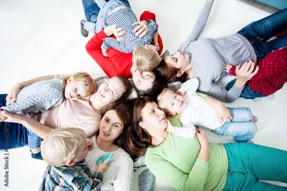 The children with moms The children with moms
