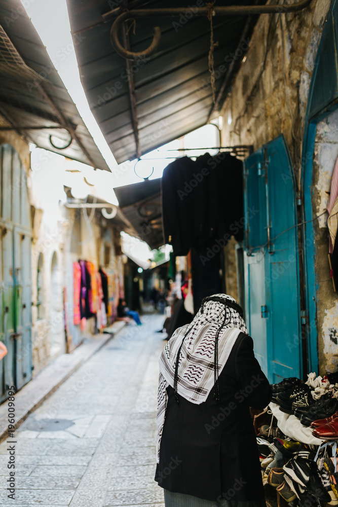 Obraz premium old man wearing a palestinian scarf in Jerusalem, Israel