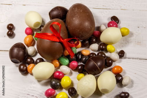 Fototapeta Naklejka Na Ścianę i Meble -  Easter composition with chocolate eggs on white wooden background