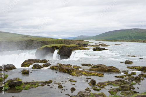 Landschaft rund um den Goðafoss - Wasserfall in Nord-Island © tina7si