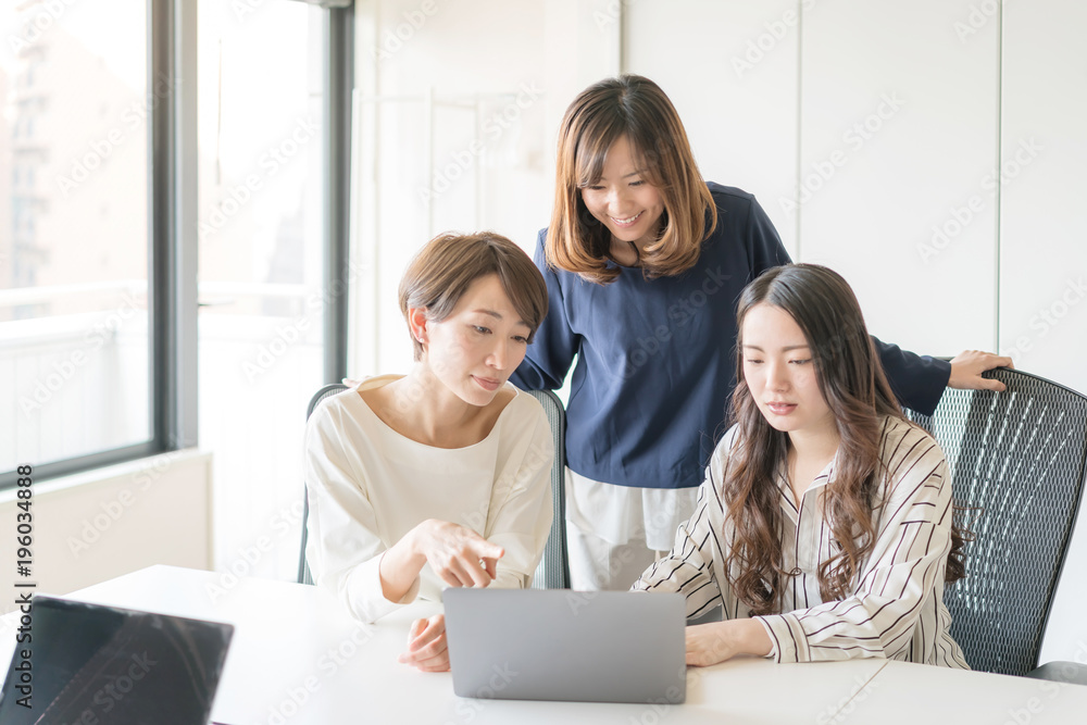 ビジネス・女性 ビジネス・女性