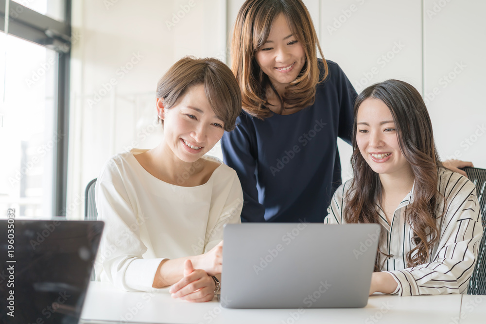 ビジネス・女性 ビジネス・女性