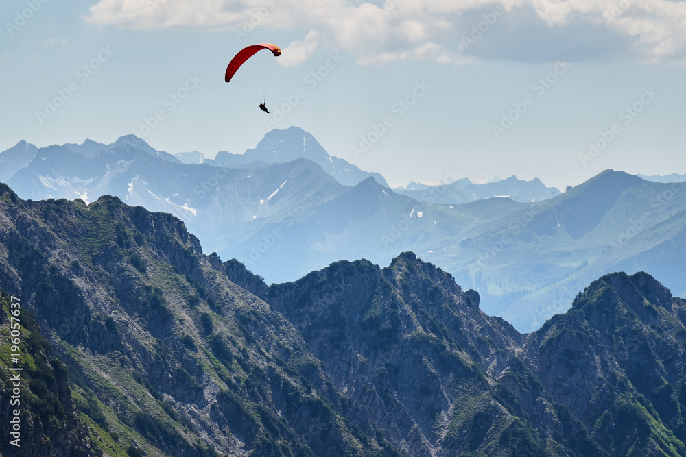 Gleitschirmfliegen in den Allgäuer Alpen Gleitschirmfliegen in den Allgäuer Alpen