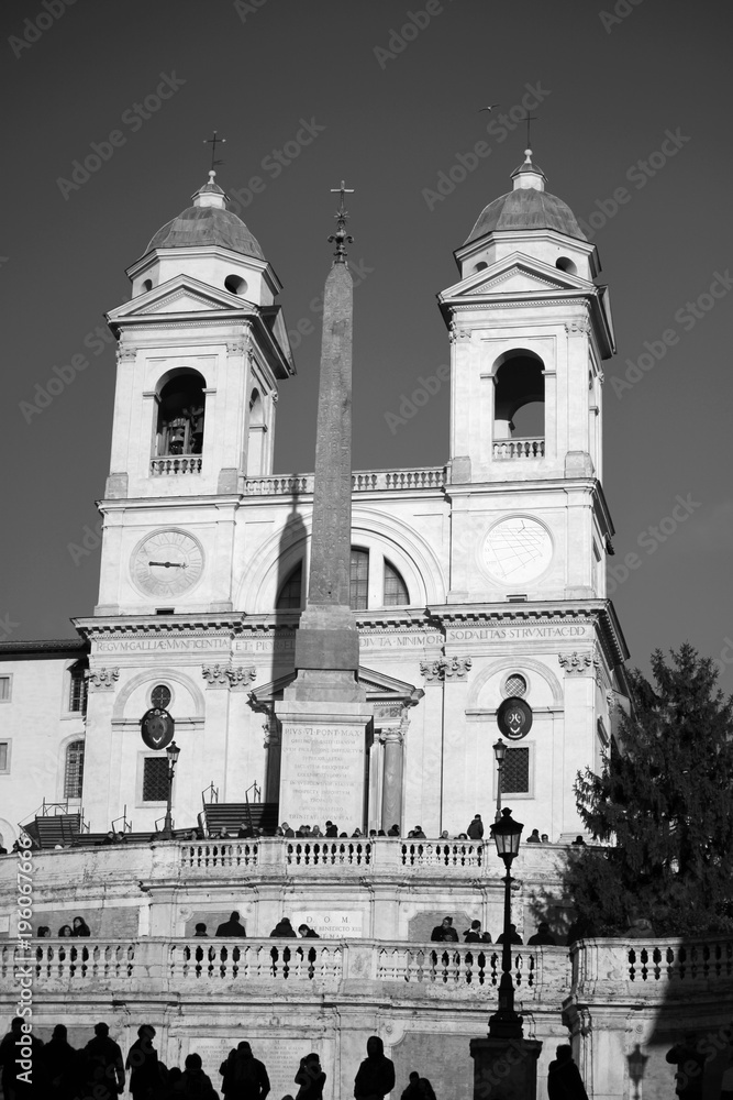 esterno edificio chiesa nel centro di roma