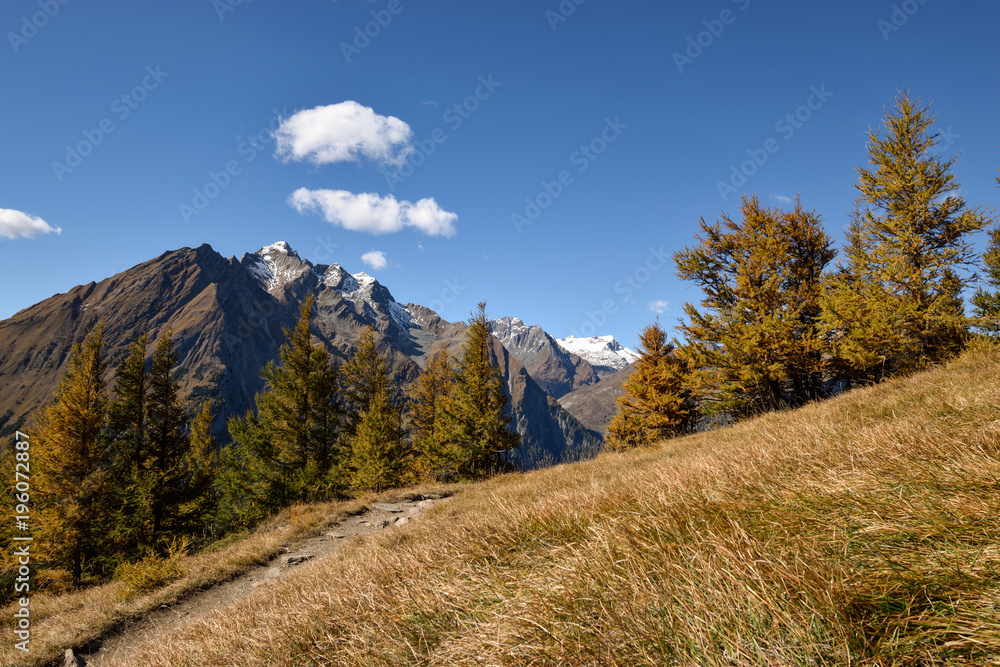 Spätherbst in den Hohen Tauern, Großvenediger, Kristallwand und Ochsenburg über Matrei in Osttirol Spätherbst in den Hohen Tauern, Großvenediger, Kristallwand und Ochsenburg über Matrei in Osttirol