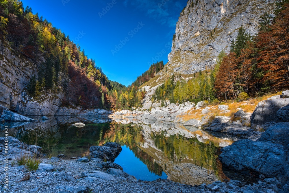 Φωτογραφία Lake Crno Jezero at Triglavska Sedmera jezera In Triglav National park