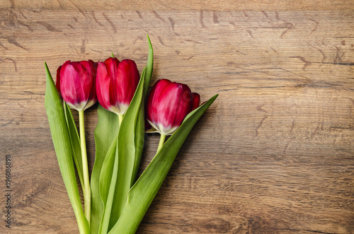 Fototapeta Naklejka Na Ścianę i Meble -  tulip flowers on a wooden background