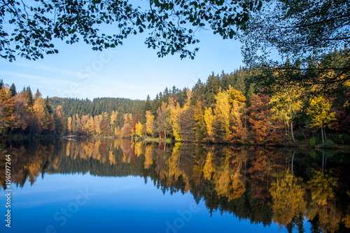 Herbstimpressionen vom Selketal-Stieg im Harz Spiegelung auf der Wasseroberfl  che