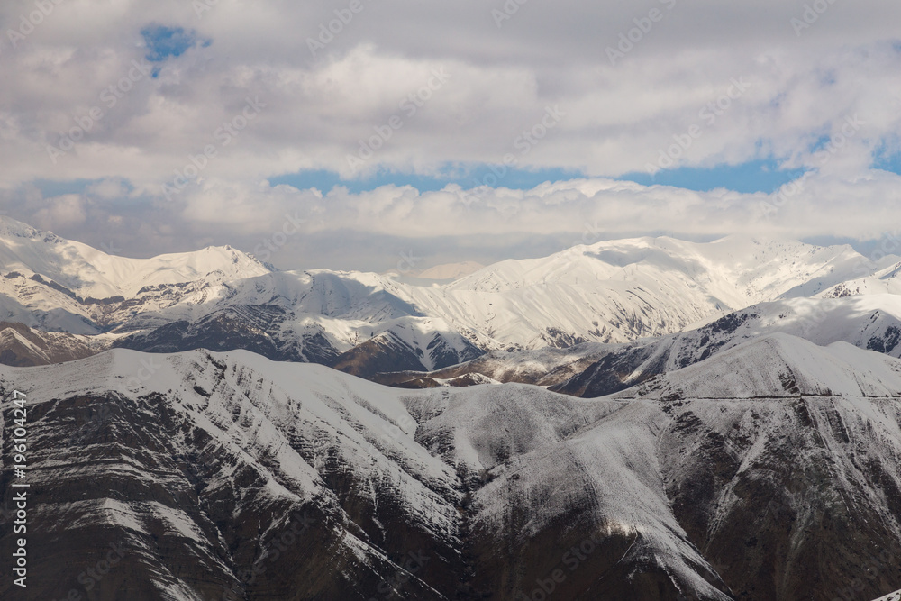 Obraz premium Hiking in Tochal, Tehran, Iran