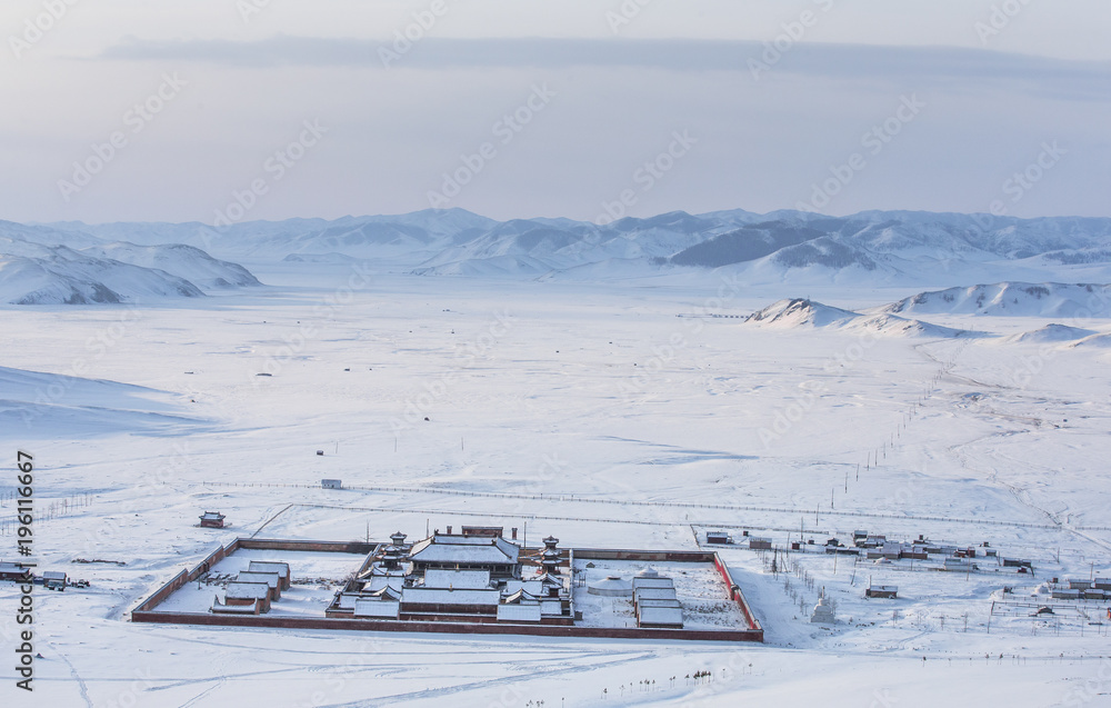 Obraz premium Old amarbayasgalant monastery in Iven Valley near Selenge River at the foot of Mount Buren-Khaan in Baruunburen Sum in Mongolia