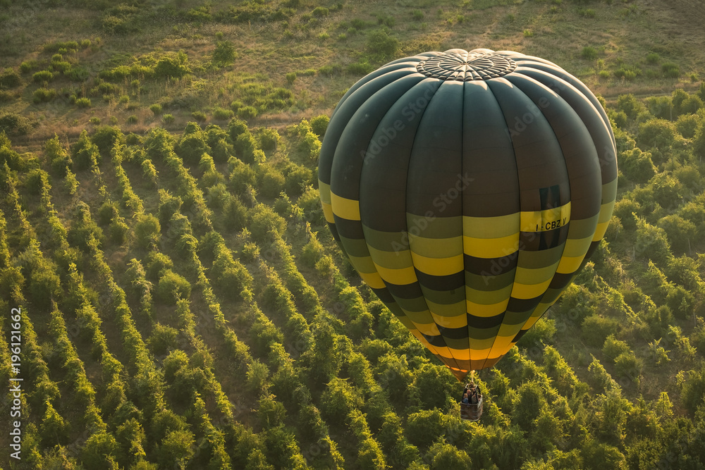 Obraz premium Hot Air Baloon over Italy