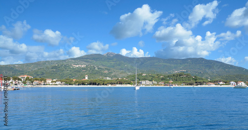 Panoramablick auf den Strand von Marina di Campo auf der Insel Elba,Toskana,Mittelmeer,Italien