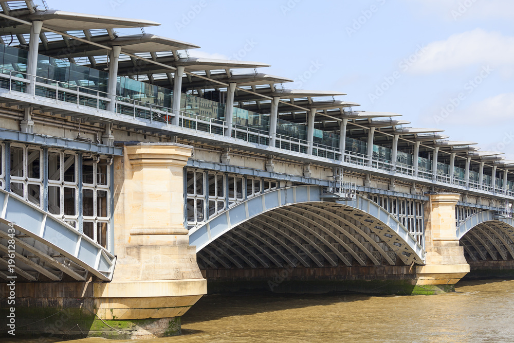 Fototapeta premium Blackfriars Railway Bridge on the river Thames, London, United Kingdom