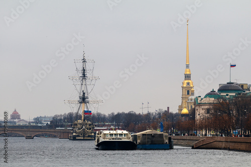 view of the water area of the Neva River, St. Petersburg/ View of the Neva River in Sankt-Peterburg