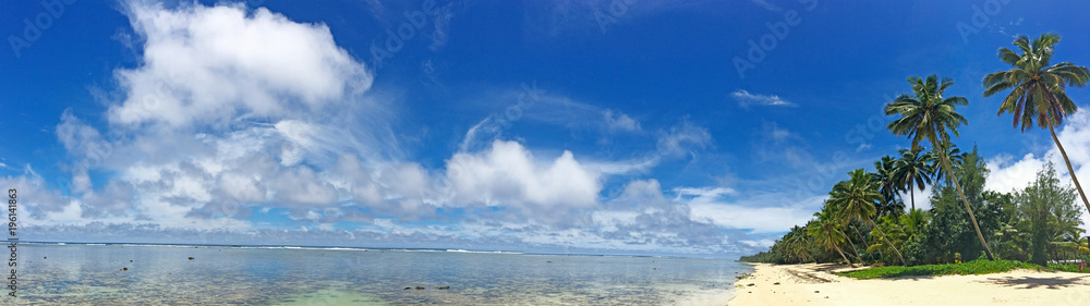 Obraz premium Panoramic landscape view of Titikaveka Beach in Rarotonga Cook Islands