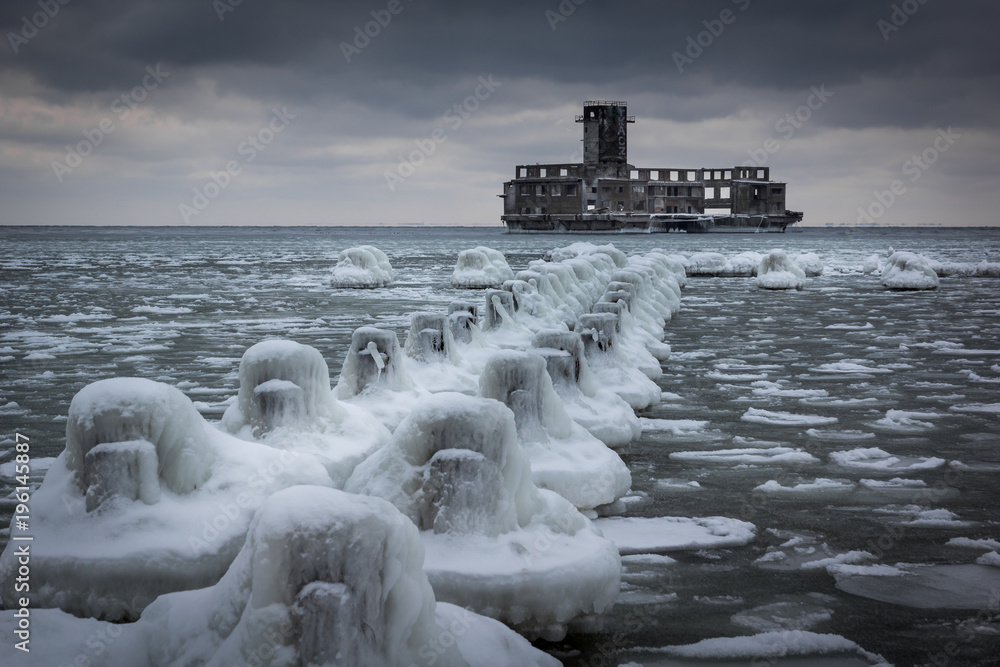 Fototapeta Frozen Baltic sea and ruins old military building in Babie Doly, Gdynia, Poland