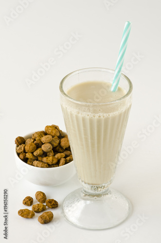 Tiger nut milk. Horchata de chufa.