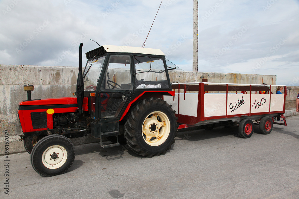 Guided tours on the red tractor on Inisheer Guided tours on the red tractor on Inisheer