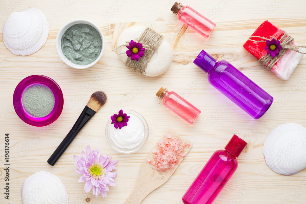 Naklejka premium Spa and natural cosmetic concept. Composition of spa treatment for beauty and skincare on the wooden background. Top view. Close up.