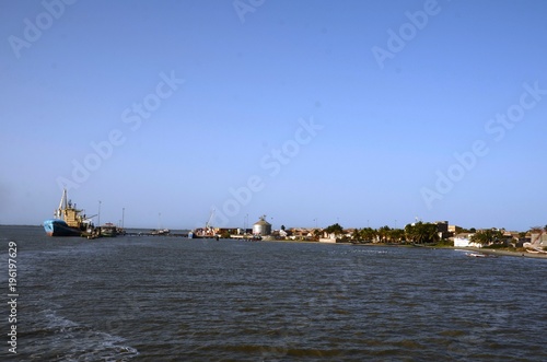 Traversée en ferry de Banjul à Barra (Gambie)