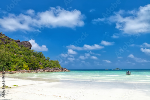 Fototapeta Naklejka Na Ścianę i Meble -  White coral sand on а tropical beach. Praslin island, Seychelles