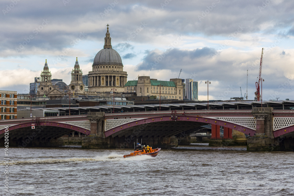 Speedboat on Thames