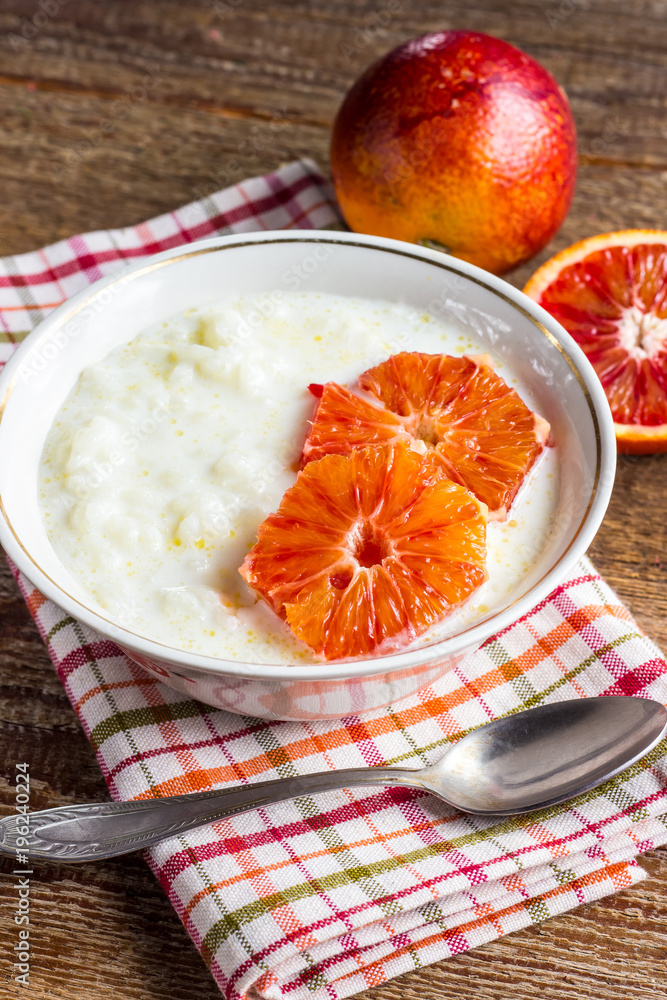 Milk rice porridge with blood orange Milk rice porridge with blood orange