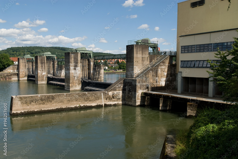 Naklejka premium Wasserkraftwerk am Main