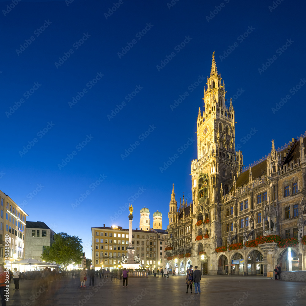 München, Marienplatz zur blauen Stunde 