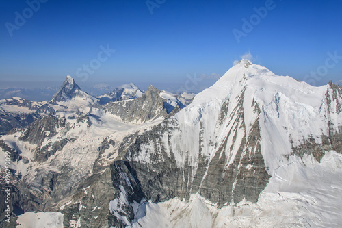 Matterhorn und Weisshorn, Luftaufnahme