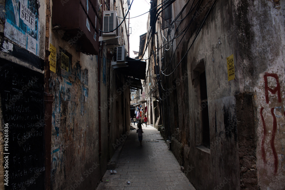 Narrow alley