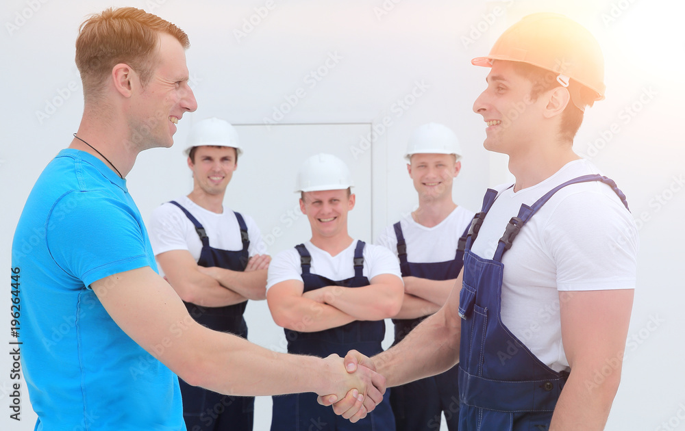 Obraz premium handshake of the architect and engineer