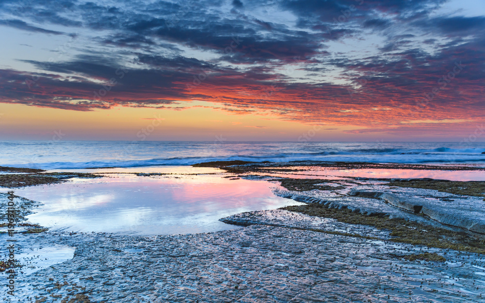 Fototapeta premium Sunrise Seascape and Rock Platform