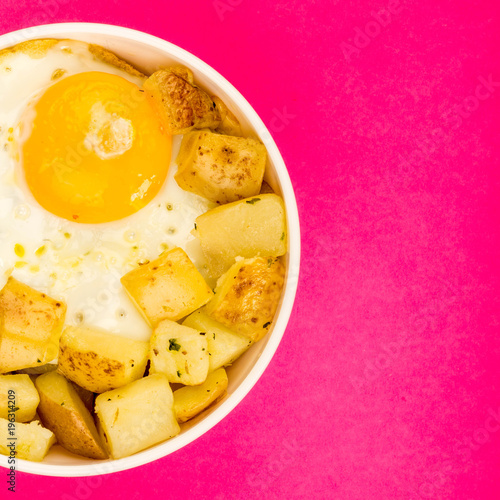 Fototapeta Naklejka Na Ścianę i Meble -  Fried Egg With Fried Potatoes In A Bowl