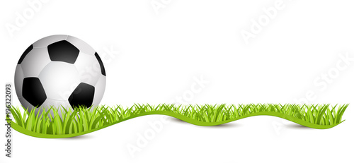 Fussball auf Rasen mit Schleifenband freigestellt.