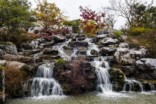 Fototapeta Naklejka Na Ścianę i Meble -  Falling stream in autumn