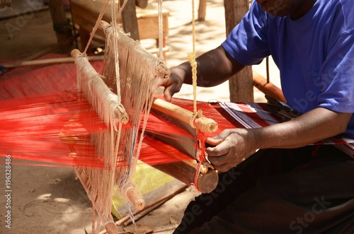 Tanje: Métier à tisser aux musée et village ethnographique (Gambie)