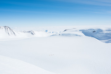 Poster Antarctica Mount Vinson in Ellsworth gebergte  © Wayne