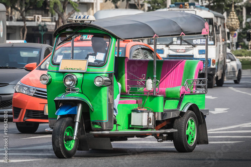 TukTuk bei Tag auf der Straße in Bangkok - Thailand