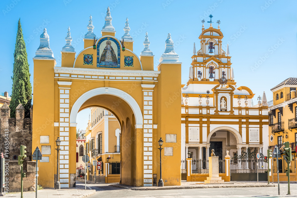 Obraz premium The door of the Macarena in Seville, Spain.