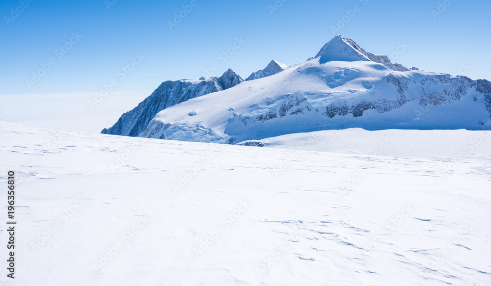 Mt Vinson, Sentinel Range, Ellsworth Mountains, Antarctica Mt Vinson, Sentinel Range, Ellsworth Mountains, Antarctica
